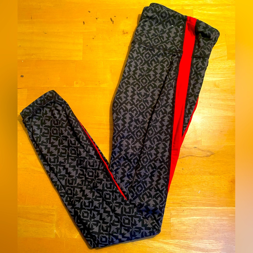 GapFit G fast gray and red pattern women’s leggings size medium